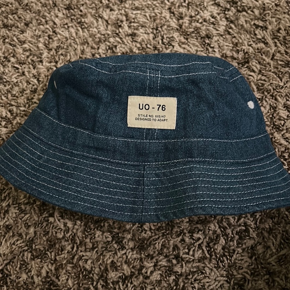 Bucket hat